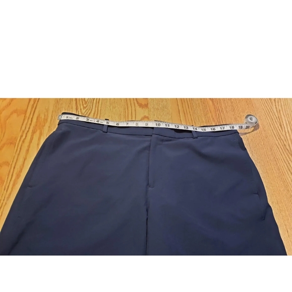 Nike Men's Golf Shorts Size: 36 Pockets Standard Fit - Picture 3 of 11